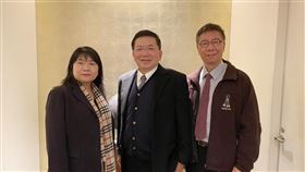 台康生技投入抗新冠狀病毒疫苗研發武漢肺炎疫情延燒，台康生技總經理劉理成（中）表示，目前已與國內外合作，將可在短時間內提供抗疫的關鍵技術能量，並提供強化疫苗能力的載體蛋白，協助產、學、研界研發開發相關疫苗。圖左起台康生技財務長楊秀權、總經理劉理成、副總經理張志榮。中央社記者韓婷婷攝  109年2月17日