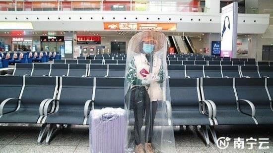 女做「防疫裝」包全身　反被專家打臉