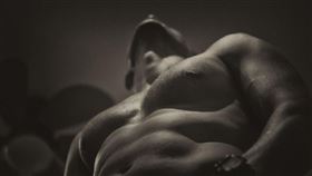 肌肉男,猛男,重訓,健身,運動,裸體,上半身,男人,男生,男孩,男子,男體,運動員,體育,muscles（Pixabay）