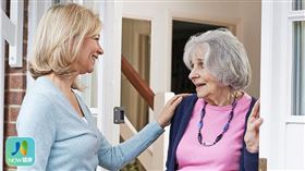 名家專用／NOW健康／患有結腸癌或直腸癌的老年婦女患者，建議尋求社會、網路支持，降低死亡風險。(勿用)