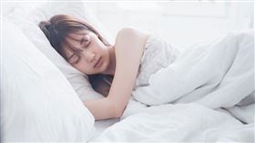 山下美月首本寫真突破一月排行榜成為第一名。（圖／翻攝自yamashitamizuki1st IG）