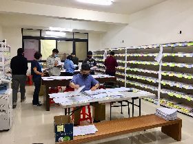 公民團體日夜整理罷韓連署書