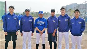 ▲4名業餘選手吳昇峰、王宗豪、余謙與陳柏毓到燕巢富邦悍將春訓基地報到。（圖／中華職棒提供）