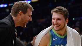 NBA／感動！東契奇用德佬絕招得分
NBA,達拉斯獨行俠,Dirk Nowitzki,Luka Doncic
翻攝自推特