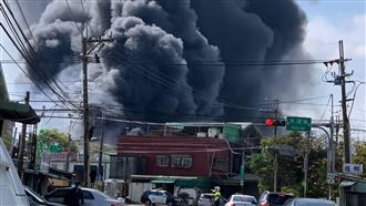 龜山鋼鐵工廠大火　濃密黑煙直竄天際