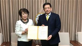 陳文成紀念廣場完成簽約陳文成博士紀念基金會與台灣大學簽訂捐贈契約，簽約1年內將完成陳文成事件紀念廣場的興建。右為台大校長管中閔。（台大學生會提供）中央社記者許秩維傳真　109年2月18日