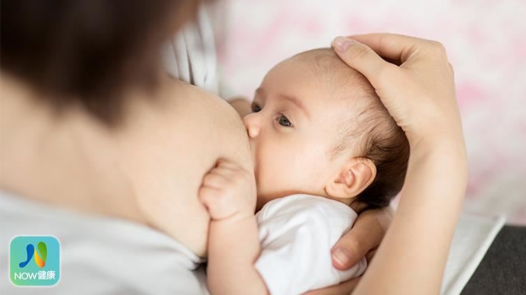 餵母乳給寶寶　也可降低媽媽早更風險