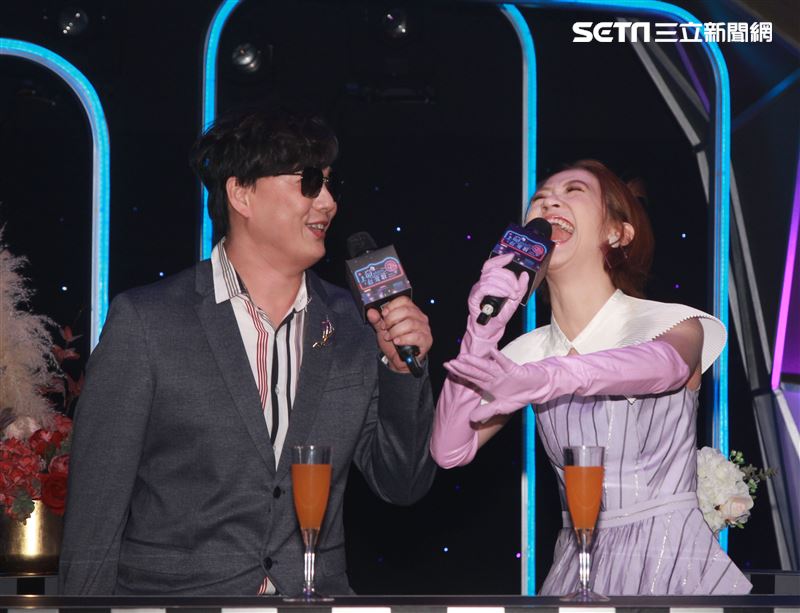 蕭煌奇、LULU主持華視全新台語歌唱綜藝「上奅台灣歌」開播記者會。（記者邱榮吉/攝影）