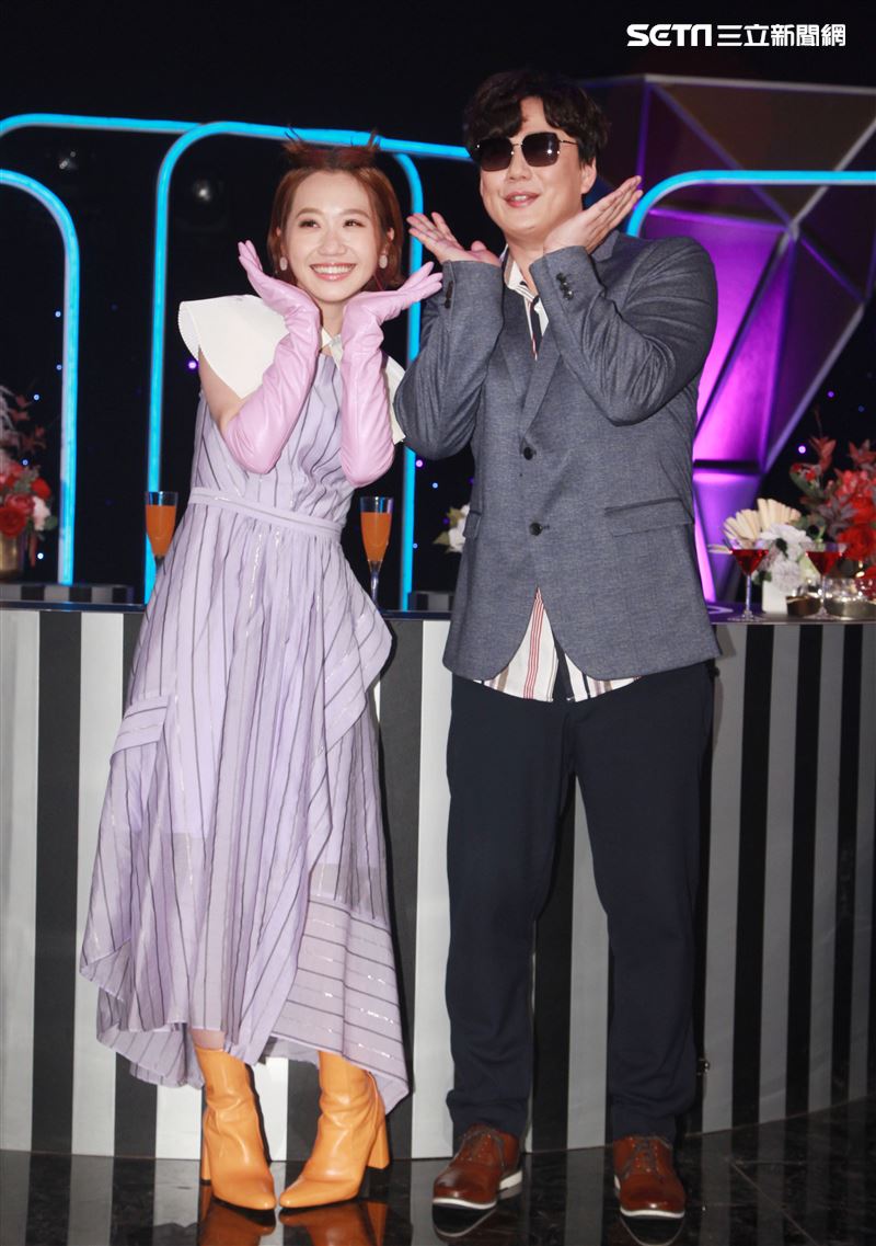 蕭煌奇、LULU主持華視全新台語歌唱綜藝「上奅台灣歌」開播記者會。（記者邱榮吉/攝影）