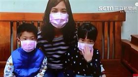 台商家人帶著孩子們喊話「謝謝，阿中部長」。（圖／翻攝自YouTube）