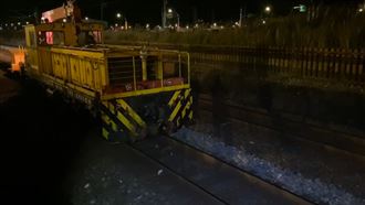 婦疑遛狗闖鐵道　慘遭台鐵工程車輾斃