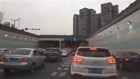 成都市交警18日透過官方微博發布塞車訊息，被中國網友大舉轉載。（圖取自微博網頁weibo.com）