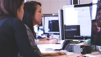 企業出招打肺炎　AI訓練師遠距上班