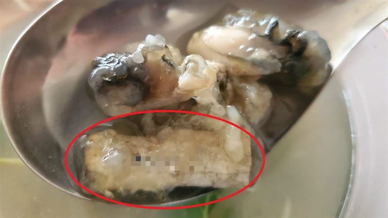 吃蚵仔麵竟撈出「菸屁股」　他傻眼了