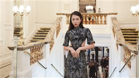 「鄉民老婆」Julia 吳卓源受邀APUJAN 詹朴 2020 秋冬倫敦時裝大秀擔任看秀嘉賓。（圖／品牌提供）