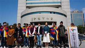 為西藏自由而騎  跨黨派台北市議員相挺今年是西藏抗暴61週年，包含民進黨、社民黨、時代力量等跨黨派台北市議員19日共同出席「為西藏自由而騎」活動，呼籲台北市政府應協助西藏台灣人權連線等民間社團舉辦的西藏抗暴日遊行。中央社記者劉建邦攝　109年2月19日