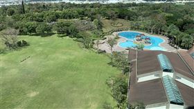 花蓮美侖飯店傳休館放無薪假　業者急澄清花蓮美侖飯店近期休館進行整修工程，因時機敏感，被誤傳為受2019年冠狀病毒疾病（COVID-19）影響放無薪假，飯店業者19日出面澄清表示，整修是原訂計畫，與疫情無關，封館期間照常支薪。中央社記者張祈攝　109年2月19日