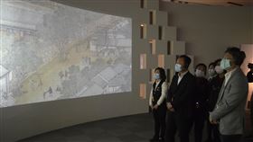 翁章梁戴口罩赴故宮南院參觀嘉義縣長翁章梁（左2）19日邀縣議員到故宮南院參觀清明上河圖，因應武漢肺炎疫情，所有人全程戴口罩。中央社記者蔡智明攝　109年2月19日