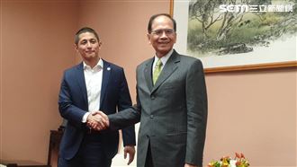 快訊／鋪路？吳怡農赴立院見游錫堃