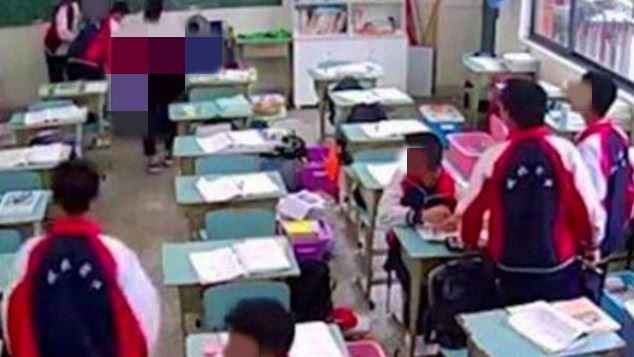 不爽罰站拿磚塊狠砸　老師倒地噴血亡