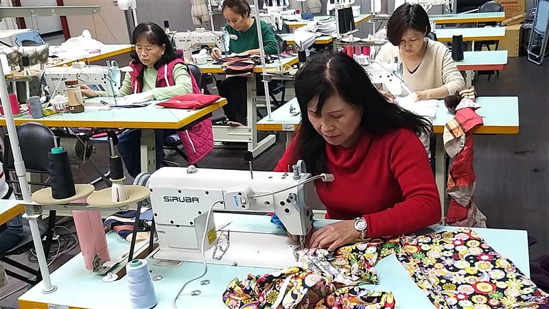 大同時尚系製布口罩套　民眾響應送布