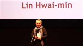 林懷民於巴比肯劇院領獎雲門舞集創辦人林懷民19日代表舞團，在倫敦巴比肯劇院領取2018年英國國家舞蹈獎「最傑出舞團獎」。中央社記者戴雅真倫敦攝　109年2月20日