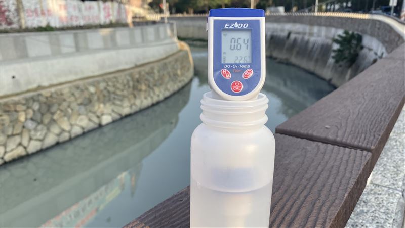愛河上游變乳白色　環保局：民生污水
