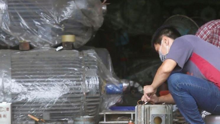 疫情重創　製造業測驗點下探創新低