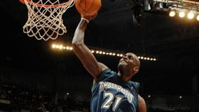 NBA／KG爆和灰狼老闆有恩怨
NBA,明尼蘇達灰狼,波士頓塞爾提克,Kevin Garnett,球衣退休
翻攝自推特