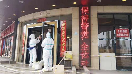 染病男不戴口罩　聊不到3分鐘鄰確診