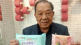 康那香董事長暢談防疫議題武漢肺炎疫情延燒，讓口罩等防疫產品話題不斷，以生產不織布相關產品為主的康那香公司，因擁有口罩產線及販售自家商品的觀光工廠而備受關注，董事長戴榮吉5日出面受訪，暢談防疫議題。中央社記者楊思瑞攝  109年2月5日