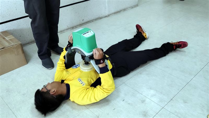 台東消防局防疫　推自動心肺復甦機