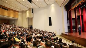 台南市校長會議登場　加強宣導校園防疫台南市108學年度第2學期高中職暨國民中小學校長會議20日在長榮大學舉行，市長黃偉哲與市府相關單位代表到場，加強宣導校園防疫重點工作。（台南市政府提供）中央社記者楊思瑞台南傳真  109年2月20日