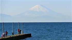 千葉縣館山市風景,海上的富士山。（圖／翻攝自館山滯在記臉書）