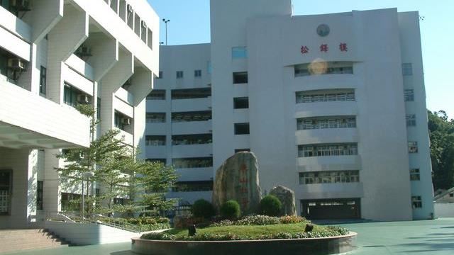 幹架名校傳奇曝！校友揭：書包都藏…