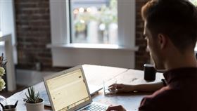 內心小劇場,霸氣總裁,老闆,偷看,女員工,小草筆,（示意圖／翻攝自pixabay）