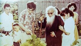 母日薪8元買一張宣紙4元　水墨大師韓錦田80年回顧展 張大千弟子
韓錦田公子韓眺柏