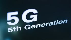 5大電信歷經近10小時的馬拉松協商，21日零時宣告破局，28GHz頻譜已有初步共識可免戰，不過3.5GHz頻譜位置仍得一回合競標一較高下。（圖取自PAKUTASO圖庫）