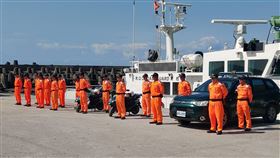 蘭嶼飛魚季登場　海巡啟動護漁專案蘭嶼飛魚季登場，2月至7月期間除無動力漁船筏外，禁止在蘭嶼沿岸3浬海域內採捕飛魚，海巡單位20日在蘭嶼宣示啟動護漁專案。（海巡提供）中央社記者盧太城台東傳真　109年2月21日