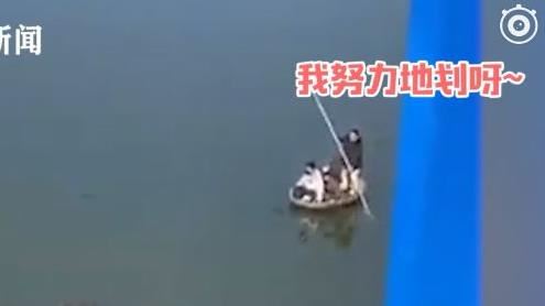 封橋無路改走水路　陸民眾划船買零食