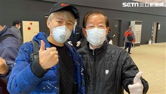 跟陳日昇合照　謝長廷：19乘客返台