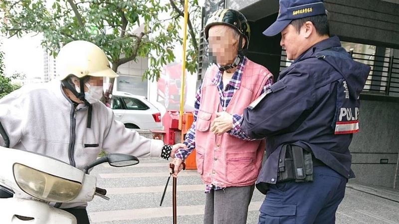 沒有妳怎麼辦…9旬翁重逢老伴逼哭網