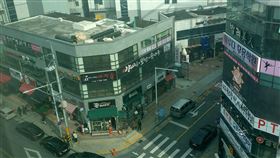 直擊南韓重疫區 大邱台灣教師：日子還是得過南韓大邱出現武漢肺炎超級傳播者，確診人數截至21日上午9時已達84例，市內人潮大幅減少，但仍有民眾出門上班、採買。圖為大邱達城郡街道。（讀者提供）中央社記者廖禹揚傳真　109年2月21日