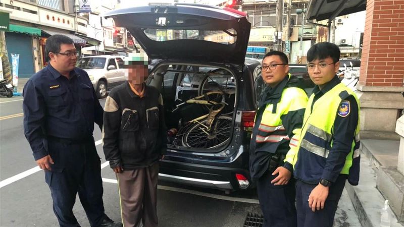找嘸最熟的地方　警助老翁返家妻淚謝