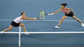 ▲謝淑薇和搭檔史翠可娃（Barbora Strycova）。（圖／美聯社／達志影像）