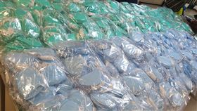 一般口罩誆稱醫療級欲謀利　海巡署檢警合力攔截基隆查緝隊表示，在士林地檢署指揮偵辦下，查緝隊與警方合作，21日凌晨在新北市汐止區查獲魏姓男子等6名嫌犯涉嫌販售假醫療級口罩以謀取暴利，當場查扣約1萬個一般防塵口罩。（基隆查緝隊提供）中央社記者沈如峰基隆傳真　109年2月21日