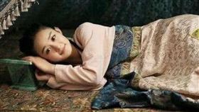 為何古代人愛睡「瓷枕」？不難受嗎？