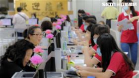 繳稅。（示意圖／記者陳韋帆攝影）