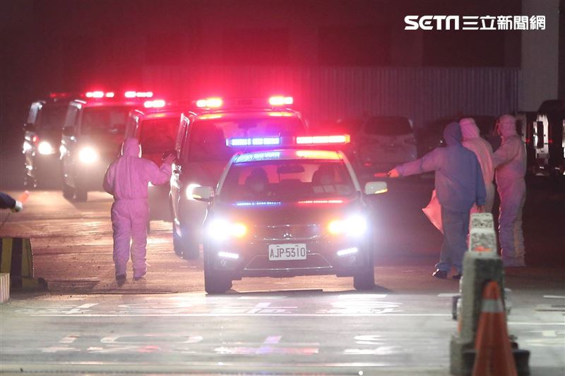 公主號包機檢疫完　救護車急奔醫院