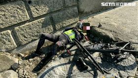 騎士翻落橋墩熬一夜，倖賴橫山警方搜尋獲救(翻攝畫面